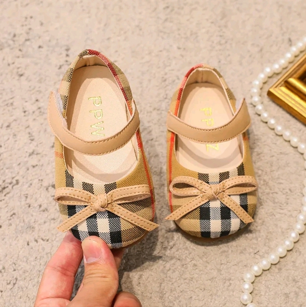 Burberry style toddler girl shoes size 5C